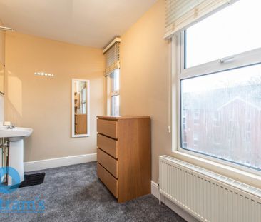 6 bed Semi-Detached House for Rent - Photo 3