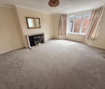 2 bedroom ground floor flat to rent - Photo 2
