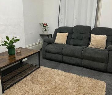 1 Bed Flat, Blackheath, SE3 - Photo 3