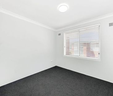 Renovated Two-Bedroom Apartment in Convenient Location - Photo 2