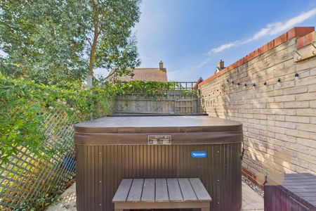 4 bedroom detached house to rent - Photo 2