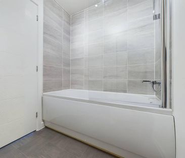 2 bedroom end of terrace house to rent - Photo 3