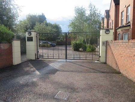 30 Richmond Park, Upper Lisburn Road , Belfast , BT10 0HB - Photo 2