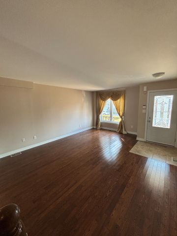 For Lease - 23A Yarrow Road, Toronto, Ontario - Photo 2