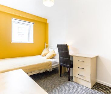 3 bedroom apartment to rent - Photo 4