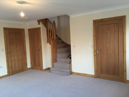 3 bedroom semi-detached house to rent - Photo 1