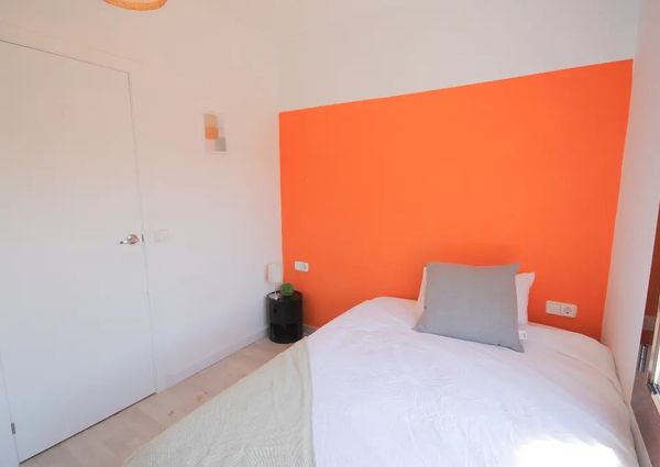 Carrer de Villarroel, Barcelona, Catalonia 08011