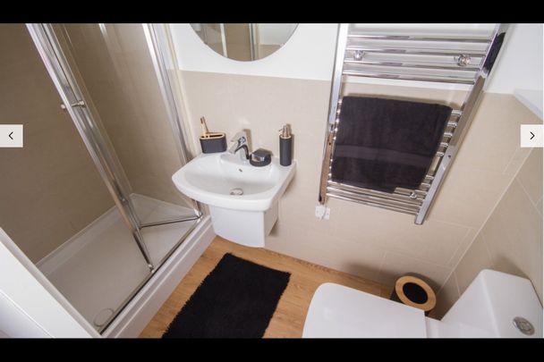 Studio Flat, Code Accomodation, CV1 - Photo 1