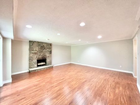 For Lease - 66 Bonacres Avenue Unit# Lower, Toronto, Ontario - Photo 2