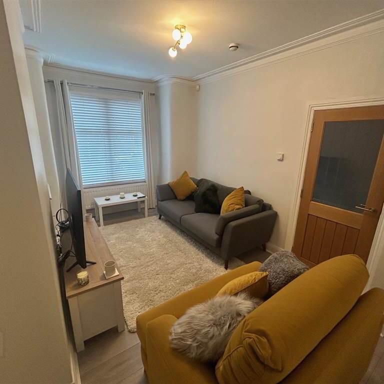 19 Sandhurst Drive, Stranmillis, Belfast, BT9 5AY - Photo 1