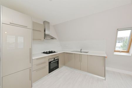 Turners Hill, Waltham Cross, Cheshunt - Photo 3