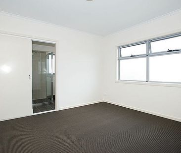 2/16 Andrews Street - Photo 2