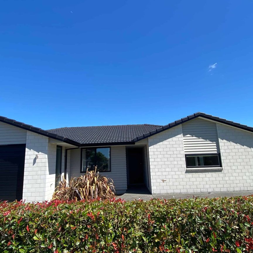 Brick and Tile Home in The Lakes - Photo 1