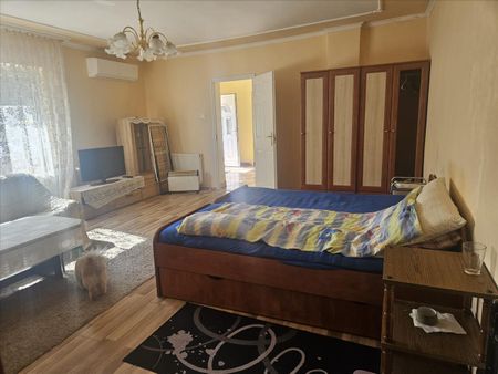 Kiadó átlagos állapotú lakás - Győr - Fotó 4