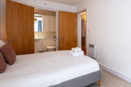 2 Bed Flat, Seward St, EC1V - Photo 5
