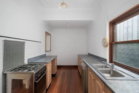 Character family home in prime spot - Photo 5