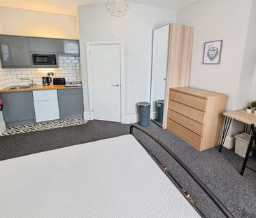 Morris Road, SO15 - Photo 5