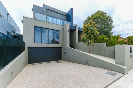 Large Town House with City views - Photo 4