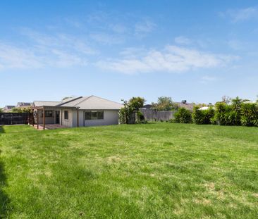 Relaxed Peninsula Living - Spacious Family Home in Mornington - Photo 5
