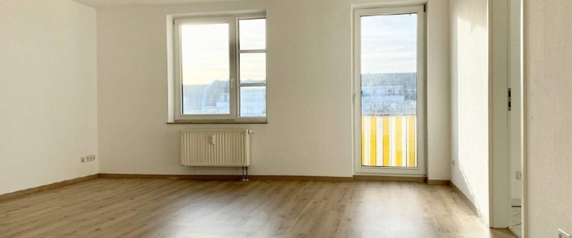 Wohlfühlen in Chemnitz – Helle 1-Zimmer-Wohnung mit Balkon & TG-Stellplatz - Photo 1
