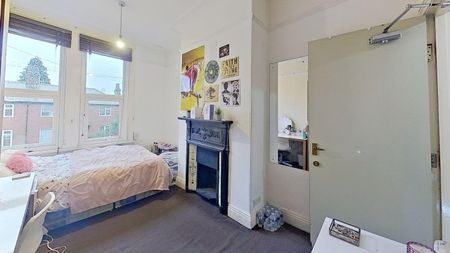 Ash road , Headingley - Photo 4