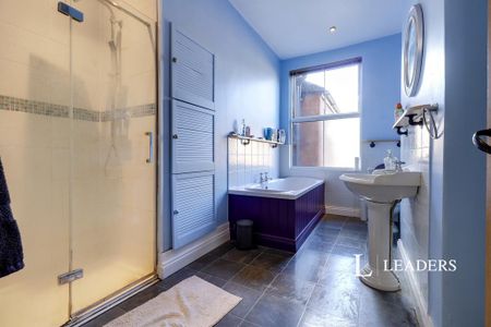 4 bedroom terraced house to rent - Photo 2