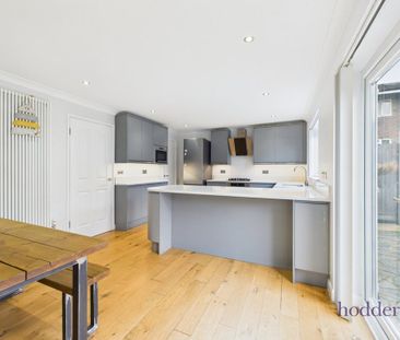 4 bedroom semi-detached house to rent - Photo 3