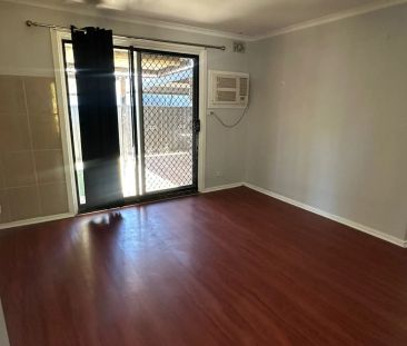 Family Home with Front & Rear Gardens - Photo 4