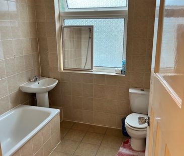 Room in a Shared House, Constance Road, CR0 - Photo 1