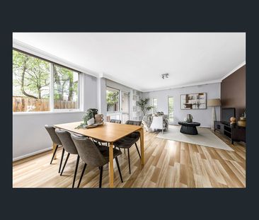 Beautifully built, meticulously maintained & surprisingly spacious - Photo 1