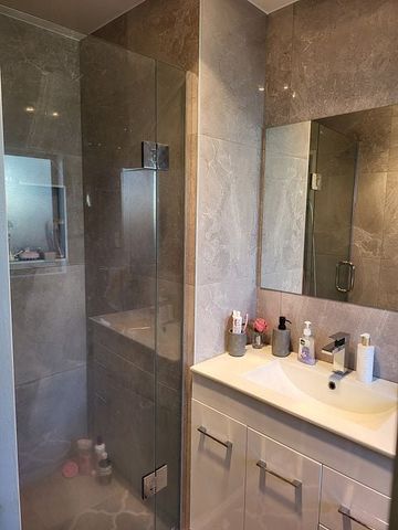 3Bedrooms, 2 Bathrooms House In Flatbush $750 - Photo 2