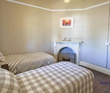 Three Bedroom Home in prime location - Can be offered UNFURNISHED! - Photo 3