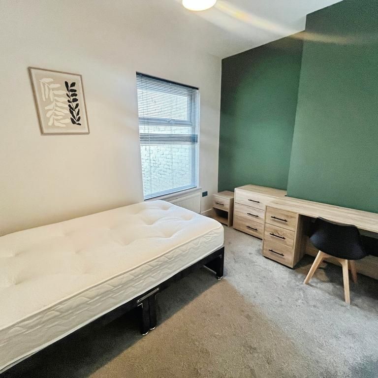 1 bedroom in a house share to rent - Photo 1