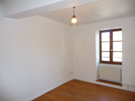 PIERRECLOS CENTRE MAISON DE VILLE AVEC JARDIN CLOS - Photo 3