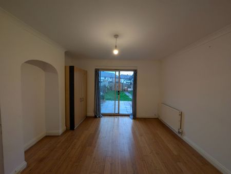 3 Bed Terraced House, Normans Mead, NW10 - Photo 2