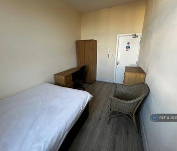 1 bedroom in a flat share to rent - Photo 6