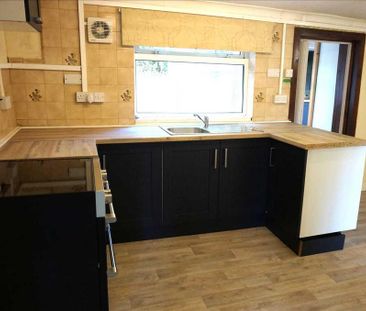 3 bedroom detached bungalow to rent - Photo 4
