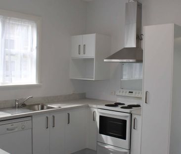 Family Home on Douglas Street - Photo 3