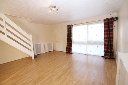 3 bedroom Terraced House to let - Photo 3