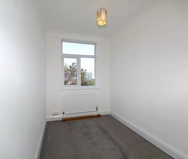 2 Bedroom Maisonette - Lower To Let - Photo 4