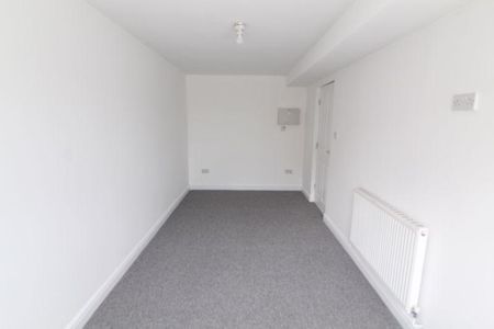 5 bedroom townhouse to rent - Photo 3