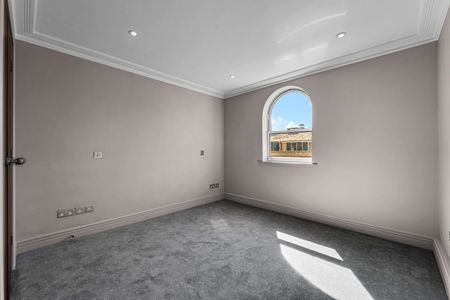 Harrods Village, Oriel Drive, London, SW13 8HG - Photo 4