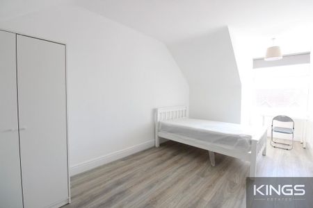4 bedroom flat to rent - Photo 3