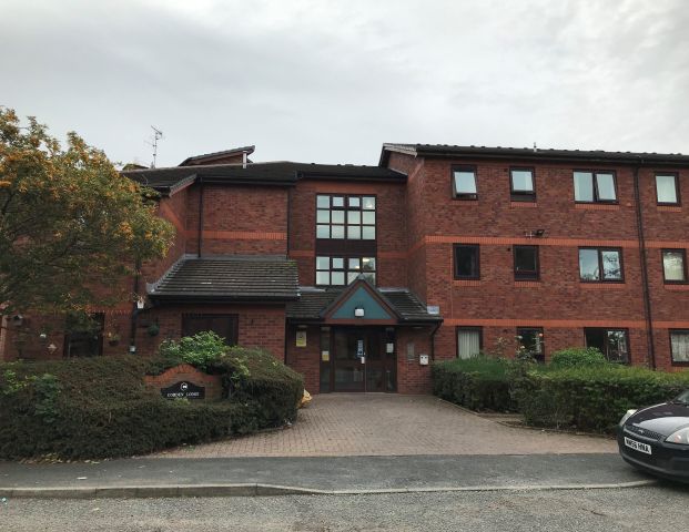 Available Now – Cobden Lodge, Tudor Hall Street, OL11 3BW – If you are aged 55 or over and looking for Security &#038; Independence then this Flat could be for you. - Photo 1