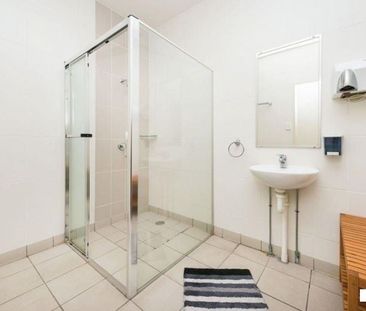 Large Single Room. Rent Includes Electricity, Wi Fi and Water – Bus... - Photo 2