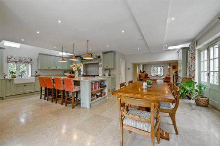 5 bedroom detached house to rent - Photo 2