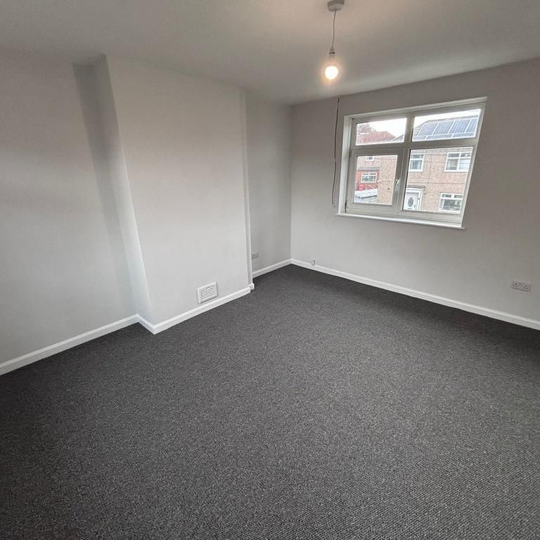 2 bedroom semi-detached house to rent - Photo 1