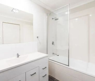 “Top Quality Townhouse Available - $500 Per Week Increasing to $625... - Photo 2