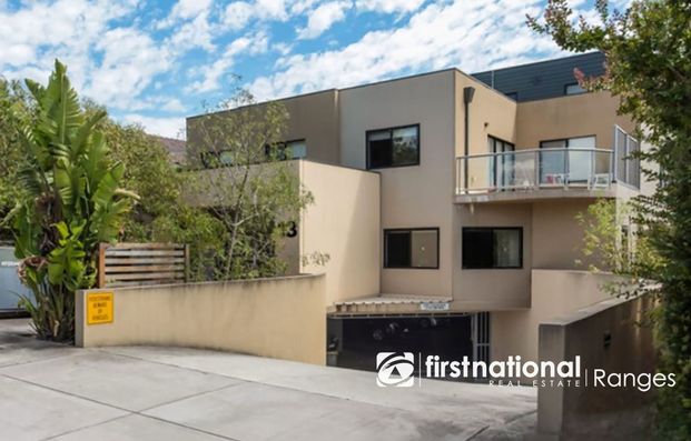 Charming Apartment in the Heart of Oakleigh - Photo 1