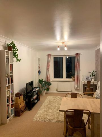 2 Bed Flat, Iliffe Close, RG1 - Photo 2